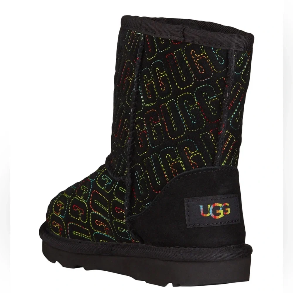 UGG Kids' Classic II Graphic Stitch suede boot in black Size 9 toddler new